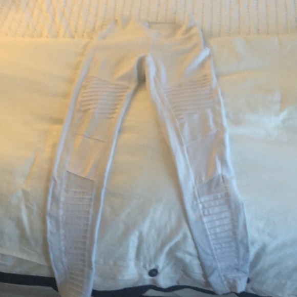 ALO Yoga Pants - Alo Yoga Moto Legging (M)